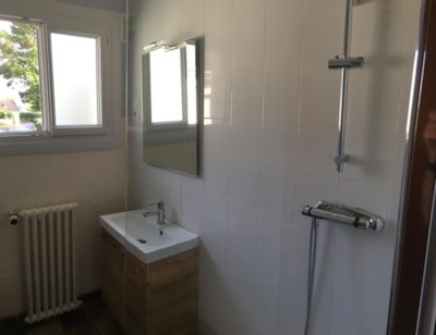 T4 (3 bedrooms, kitchen, living room with TV, balcony) — 6