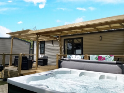 Cottage Garden Side Family Private Jacuzzi — 2