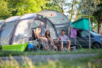 Stellplatz - Pauschale: Standard Stellplatz + Wagen +  Zelt Oder Wohnwagen + Strom 6A - Camping Del Sole Village