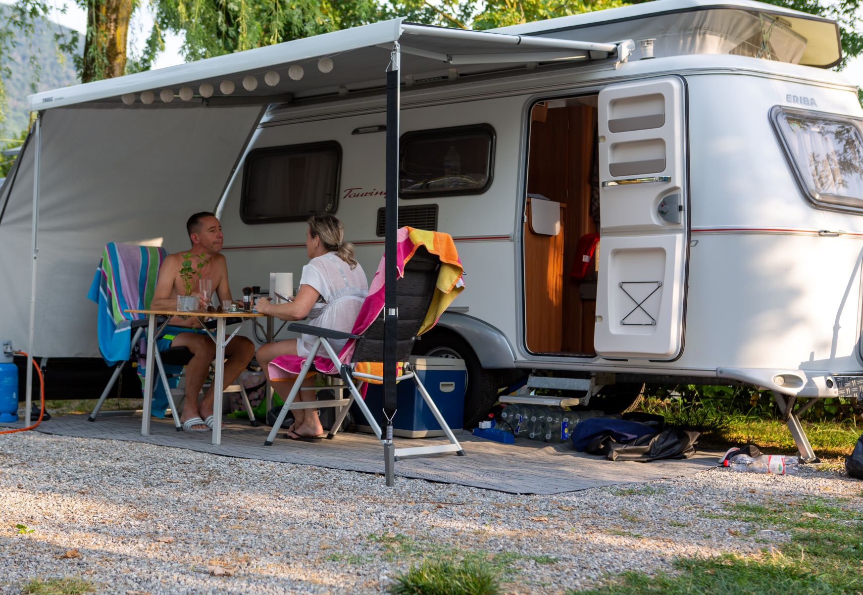 Standplaats + 1 auto + tent, caravan of camper +  elektriciteit 6A + water