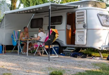 Stellplatz - Stellplatz + 1 Auto + Zelt , Wohnwagen Oder Wohnmobil +  Strom 6A + Abwasser - Camping Del Sole Village