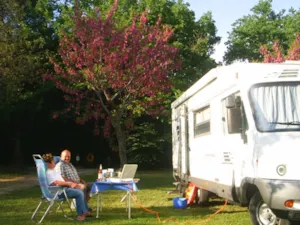 Emplacement - Pitch for tent, caravan or camping car - Camping le Pontet - ARDECHE