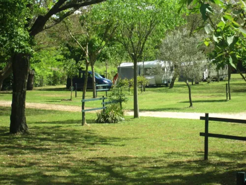 Emplacement - Forfait Emplacement Pour Tente, Caravane Ou Camping Car + 1 Voiture - image n°3 - Camping le Pontet - ARDECHE