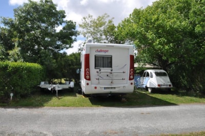 Comfort Package (1 tent, caravan or motorhome / 1 car / electricity 6A) — 2