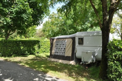 Privilege Package (1 tent, caravan or motorhome / 1 car / electricity 16A) with TV access — 3