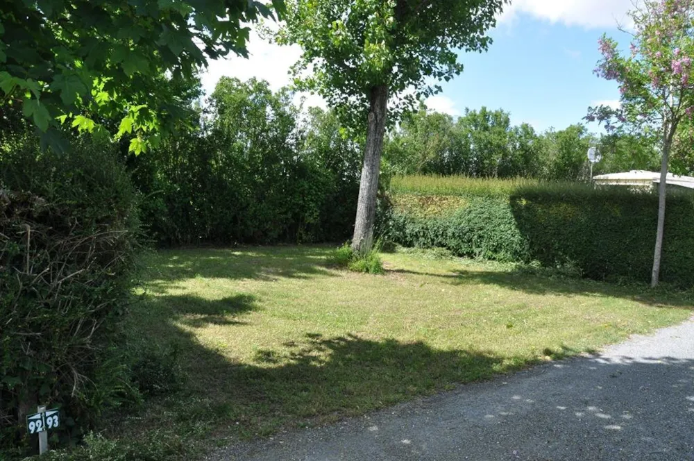 Emplacement - Forfait Randonneur À Pied Ou À Vélo Avec Tente - Flower Camping L'Abri-Côtier