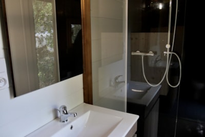Premium package: Private sanitary facilities + kitchenette (16A and TV access) — 3