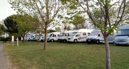Pacchetto Comfort Xl (1 Tenda, Roulotte O Camper / 1 Auto / Elettricità 6 A)