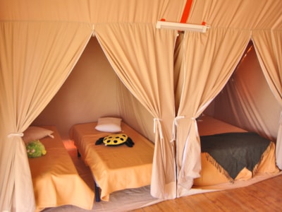 Canvas bungalow 2 bedrooms - without toilet blocks