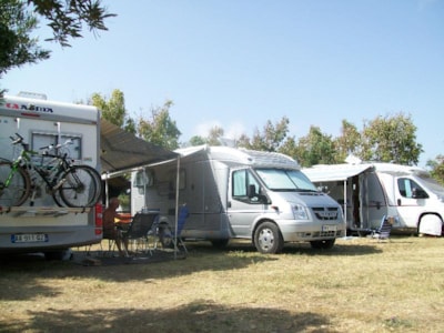 Camper pitches - Caravan+car included - AIRCAMPING, including 2 people — 4