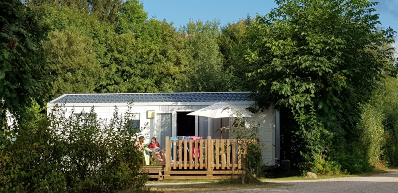 Bungalow Châtaignier 32m² with wooden terrace
