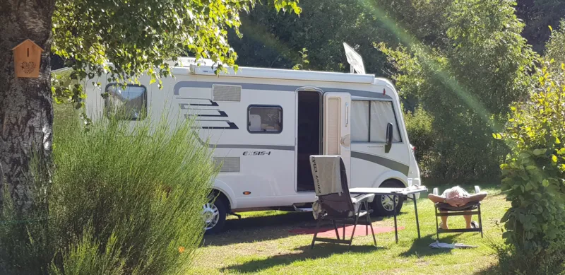 Emplacement Grand Confort 100 M² (Branchement Eau + Assainissement + Electrique 10 Amp)