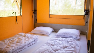 Safari Tent 35 m² with wooden terrace 2/5 pers -with water facilities — 6