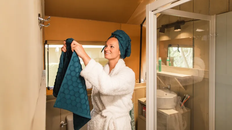 Tente Safari Villatent 35 M² Avec Terrasse Bois 2/5 Pers - Avec Sanitaires