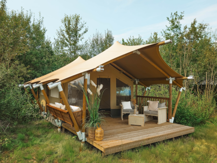 Tente Etoile Des Vosges 25 M²  Avec Terrasse En Bois - Sans Sanitaires