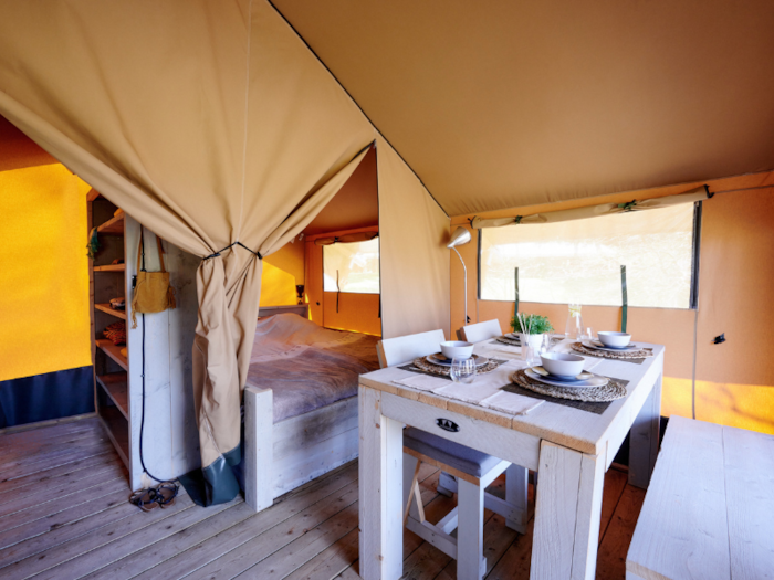 Tente Etoile Des Vosges 25 M²  Avec Terrasse En Bois - Sans Sanitaires