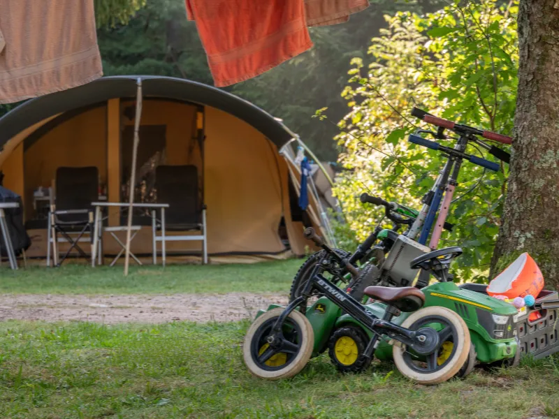 Emplacement Grand Confort 100 M² (Branchement Eau + Assainissement + Electrique 10 Amp)