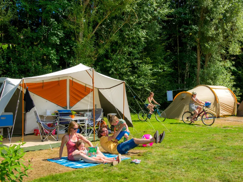 Emplacement Grand Confort 100 M² (Branchement Eau + Assainissement + Electrique 10 Amp)