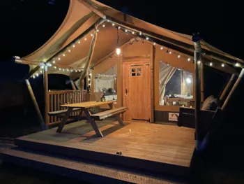 Mietunterkunft - Tent Under The Stars Vosges With Wooden Terrace - Without Sanitary Facilities (By The Stream) - Au Clos de la Chaume Sites et Paysages