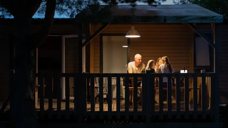 Bungalow Chêne 28 M² Avec Terrasse Bois Semi-Couverte