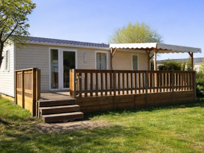Bungalow Peuplier 28 m² with semi-covered wooden terrace — 1