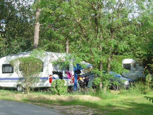 Emplacement Xl Pour 2 Familles  > 150 M² Caravane/ Tente /Camping-Car + 1 Véhicule Et 2 Pers Incluses