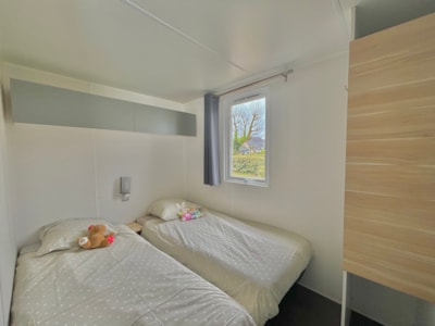 COTTAGE PRESTIGE - 3 Bedrooms (with sheets/TV set) — 6