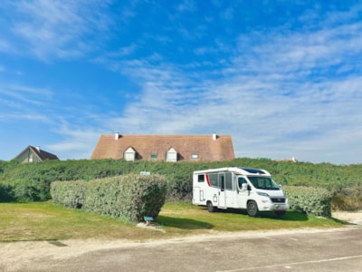COMFORT PACKAGE: Pitch + 2 people + electricity — 1
