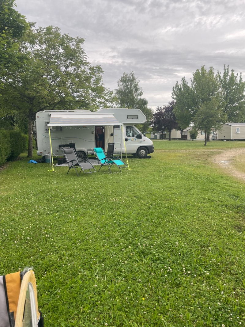 Comfortpakket - Standplaats met elektriciteit inbegrepen -