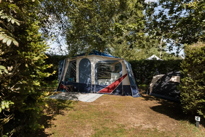 Forfait Confort (1 Tente, Caravane Ou Camping-Car / 1 Voiture / Électricité 10A)