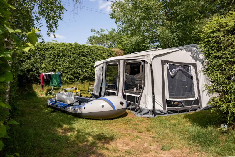 Forfait Confort (1 Tente, Caravane Ou Camping-Car / 1 Voiture / Électricité 10A)