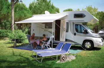 Stellplatz - Stellplatz Max Im Dog Camp Für Wohnwagen/Wohnmobil/Zelte Für Gäste Mit Hunde - Union Lido Camping Lodging Hotel