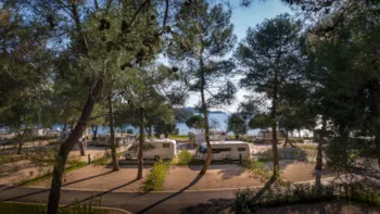 Stellplatz - Stellplatz Premium Meer - Maistra Camping Valkanela