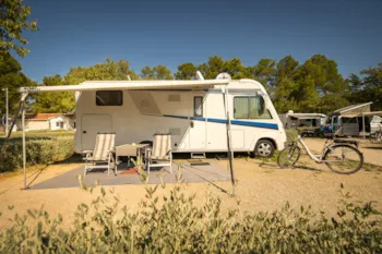 Stellplatz - Stellplatz Deluxe - Maistra Camping Valkanela