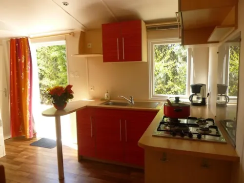 Location - Mobil-Home 27,5M² Standard (2Ch - 4/6Pers.) + Clim + Paillote Extérieure - image n°6 - Camping Les Paillotes en Ardèche