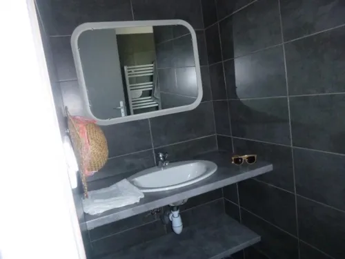 Location - Gîte La Villa 200M² Premium (5Ch - 15Pers) + Lv + Terrasse + Jardin - image n°5 - Camping Les Paillotes en Ardèche