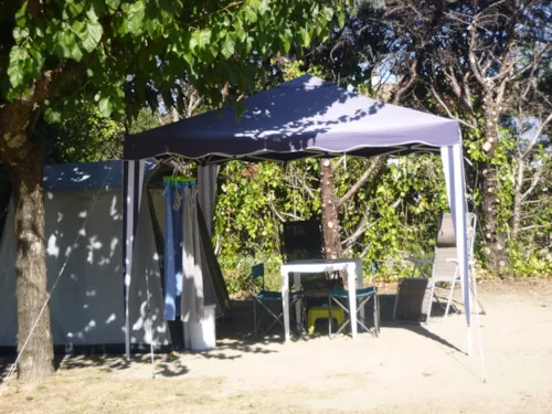 Emplacement - Forfait Confort - Emplacement Avec Électricité + Véhicule - image n°6 - Camping Les Paillotes en Ardèche