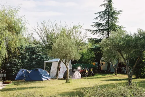 Emplacement - Forfait Nature 2 Personnes Sans Véhicule (Impossibilité Technique) - image n°2 - Camping Les Paillotes en Ardèche