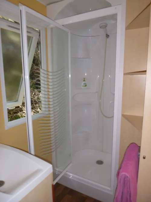 Location - Mobil-Home 27,5M² Standard (2Ch - 4/6Pers.) + Clim + Paillote Extérieure - image n°9 - Camping Les Paillotes en Ardèche
