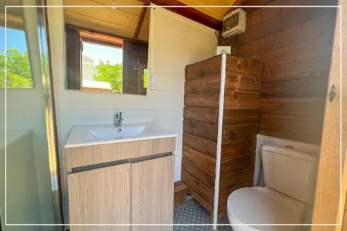 Emplacement - Forfait Privilège Avec Sanitaire Individuel - image n°2 - Camping Les Paillotes en Ardèche