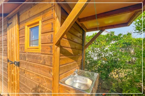 Emplacement - Forfait Privilège Avec Sanitaire Individuel - image n°5 - Camping Les Paillotes en Ardèche