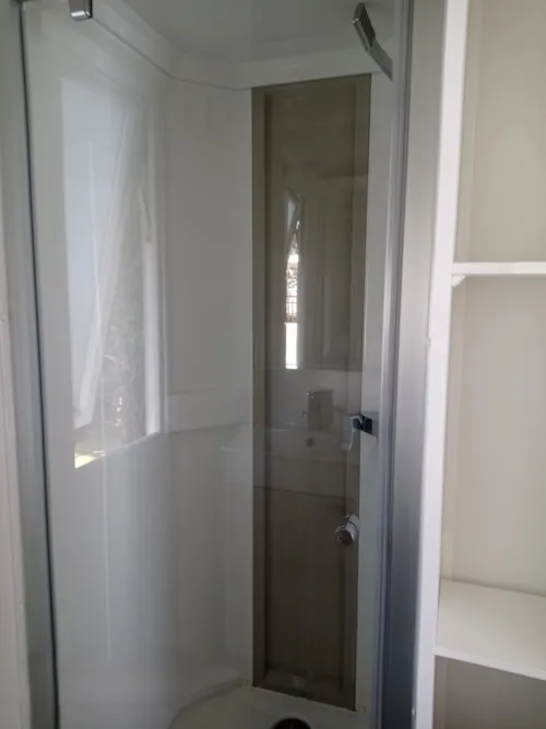 Location - Mobil-Home Family 32M² Premium (3Ch - 7Pers.) + Clim + Lv + Terrasse Couverte - image n°7 - Camping Les Paillotes en Ardèche