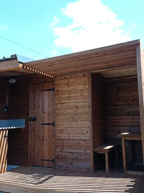 Emplacement - Forfait Premium Avec Sanitaire Individuel Et Coin Cuisine - image n°7 - Camping Les Paillotes en Ardèche