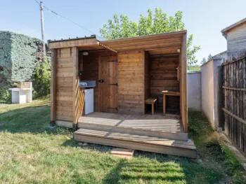 Stellplatz - Premium-Paket Mit Individueller Sanitäranlage Und Küchenecke - Camping Les Paillotes en Ardèche