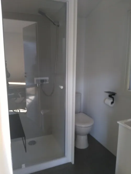 Location - Mobil-Home Charme 20M² Confort (1Ch - 2Pers.) + Clim + Terrasse Non-Couverte - Dim - image n°7 - Camping Les Paillotes en Ardèche