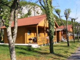 Location - Chalet 5 Personnes 2 Chambres Climatisé Samedi/Samedi - Camping les Actinidias