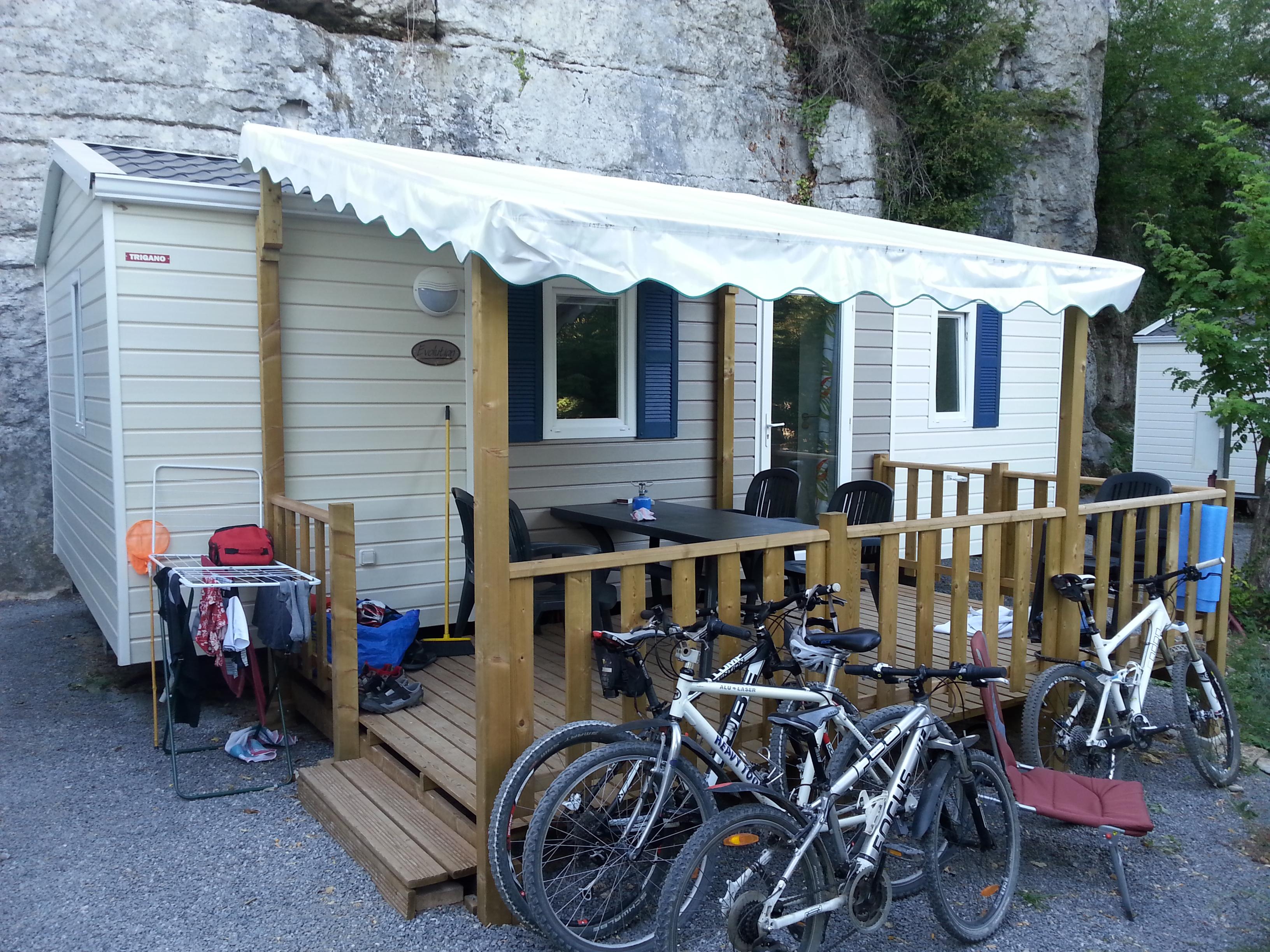Mietunterkunft - Mobil Home Evolution 27 2 Zimmer + Bedeckt Terrasse - Camping les Actinidias