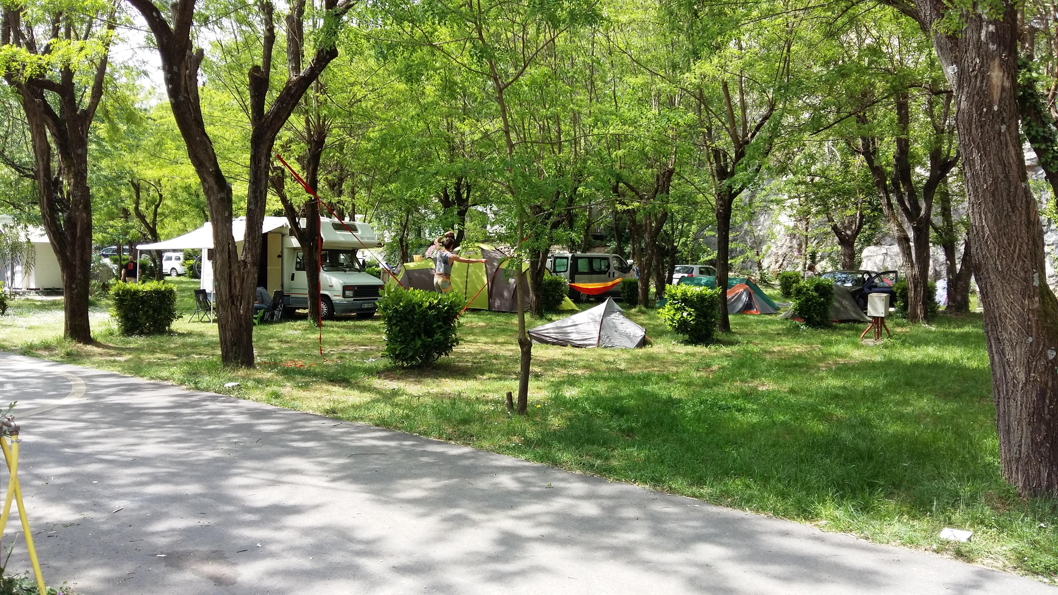 Kampeerplaats - Pakket 2 Pers. + 1 Voertuig + Tent Of Caravan - Camping les Actinidias