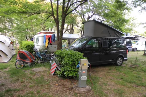 Stellplatz - Pauschale 2 Pers.+ Auto + Zelt Oder Wohnwagen + Strom - image n°2 - Camping les Actinidias