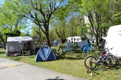 Stellplatz - Pauschale 2 Pers.+ Auto + Zelt Oder Wohnwagen + Strom - image n°5 - Camping les Actinidias